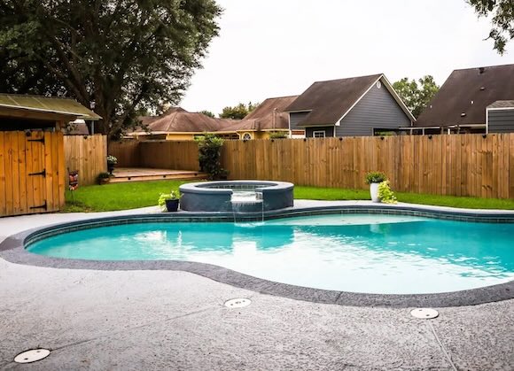 pool surrounded by trees 580x420 pool surrounded by trees 580x420